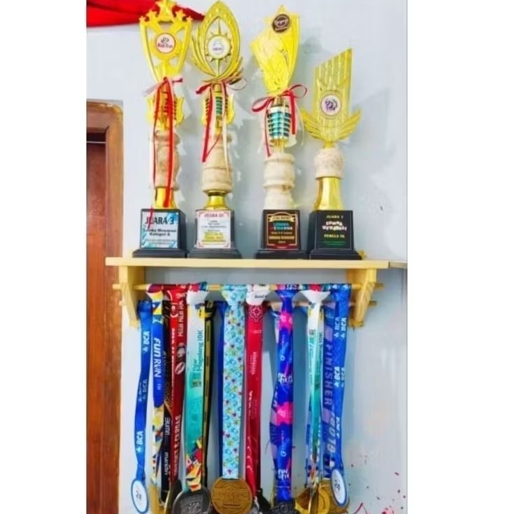 Rak Display Piala Trophy / Hanger Medali /Rak Dinding