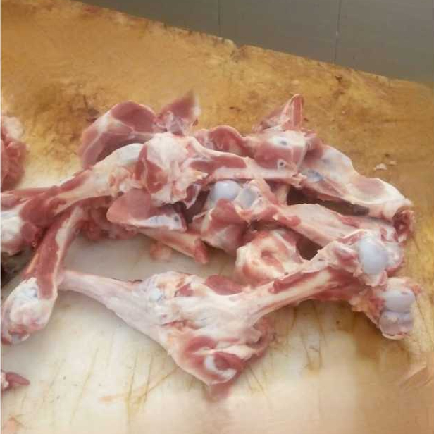 

TULANG DENGKUL BABI/PORK BONE/PORK KNEE BONE @1KG (Sumber kaldu alami yang kaya rasa dan nutrisi)