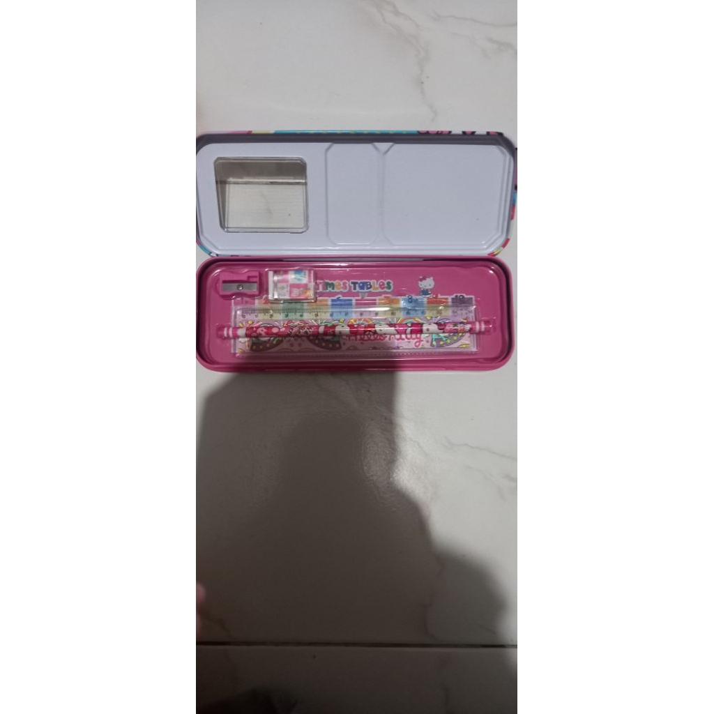 

Tempat pensil Hello Kitty