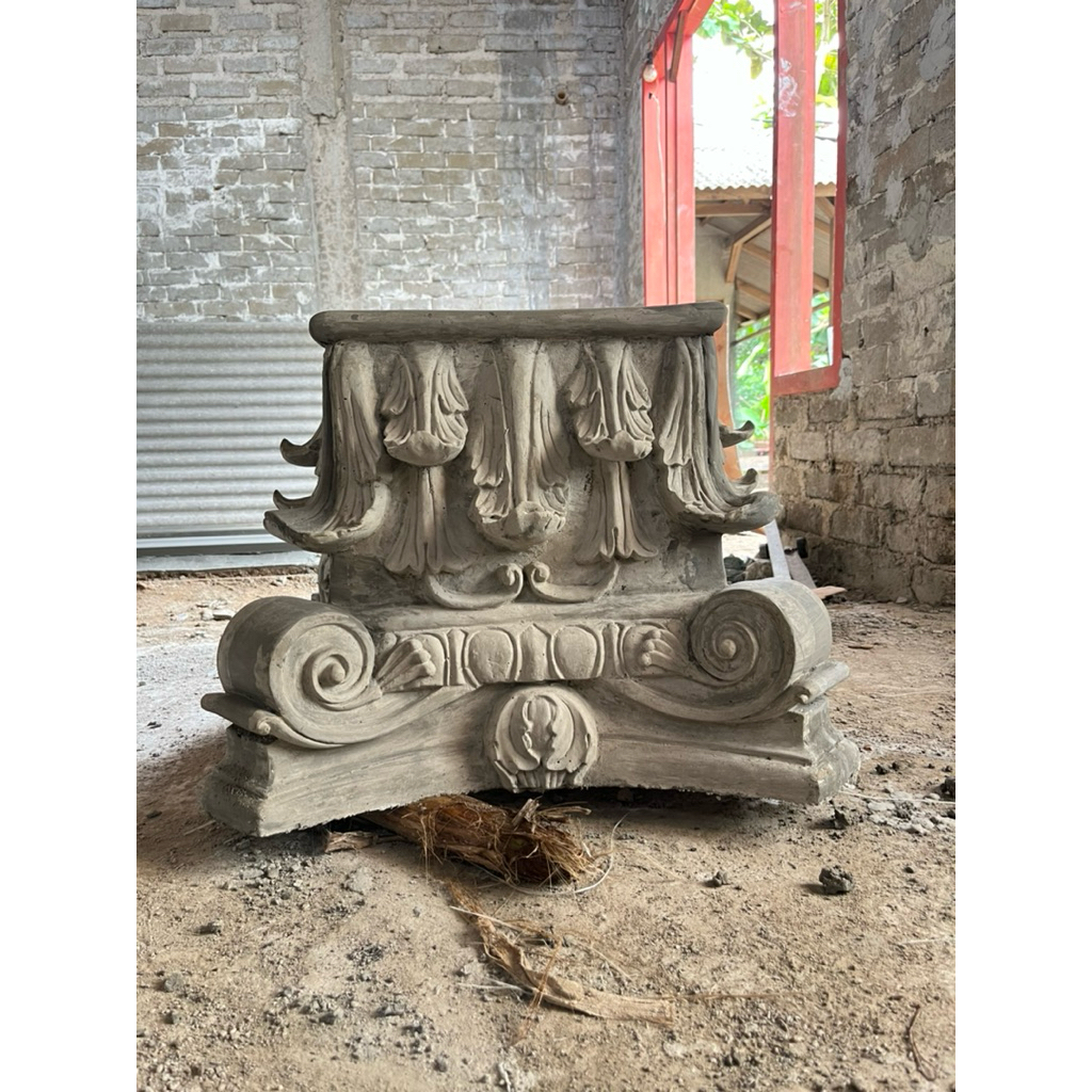 Mhakota pilar model kotak