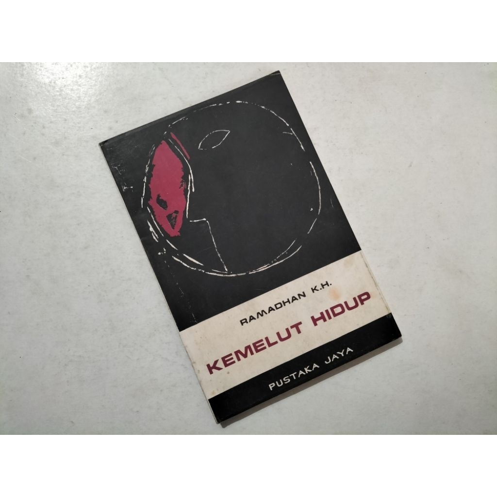 Novel Sastra Kemelut Hidup (Cetakan Pertama Th.1977 (knbs), karya Ramadhan K.H.