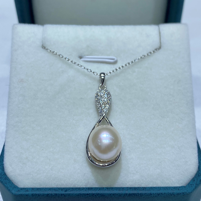 Ratu Mutiara Liontin Mutiara Air Tawar White Pearl Rangka Silver 925