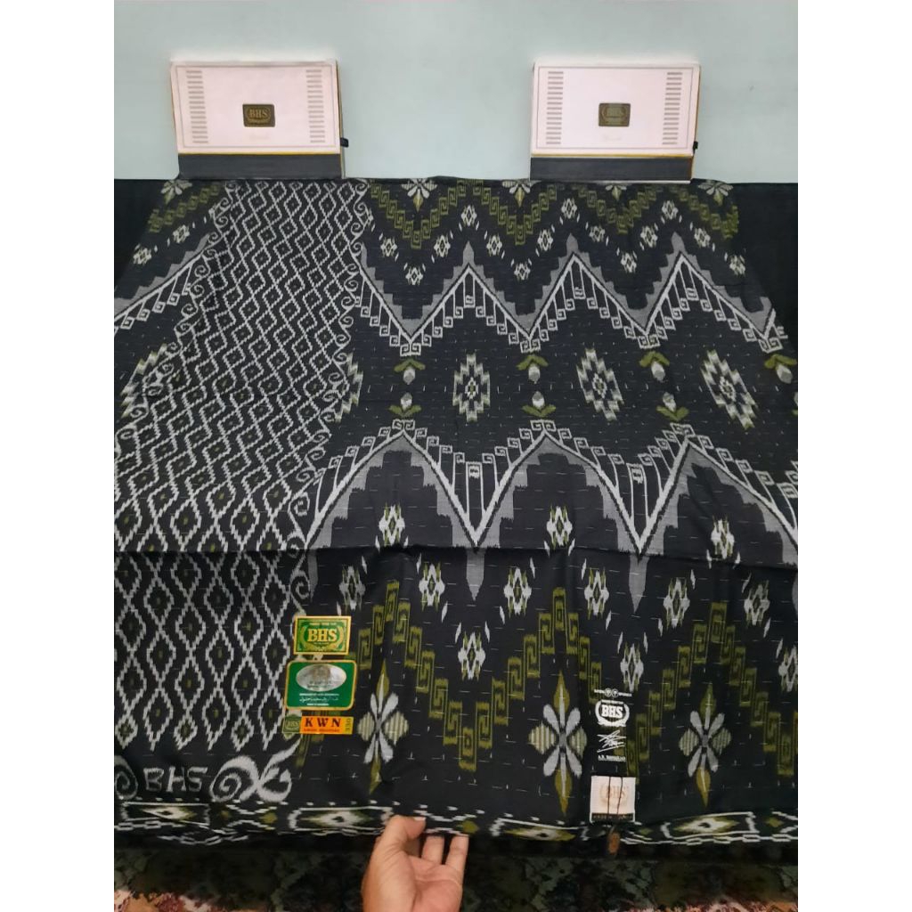 SARUNG BHS KWN GOLD SUTERA SPUNSILK 210 WARNA HITAM LIMITED EDITION