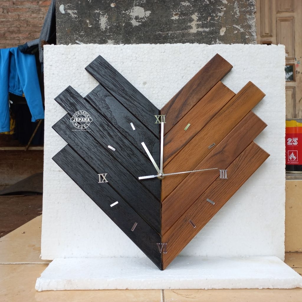 jam dinding terbaru / Jam dinding kayu / Sofenir jam / Sofenir