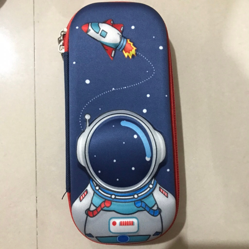 

Tempat Pensil Anak Astronot 3D Preloved (Belum pernah dipakai)