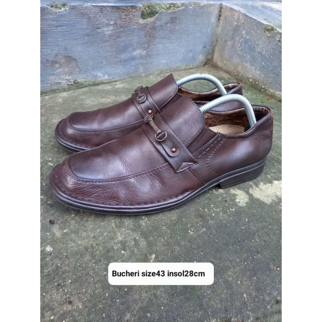 Sepatu pria pantovel kulit original merk Bucheri size43 insol28cm