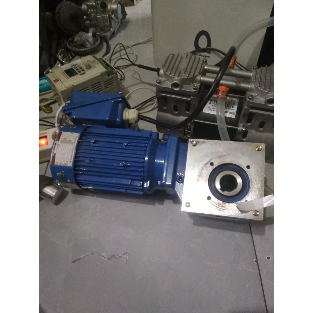 dinamo gearbox merk sumitomo japan 0,4kw 220v / 380v torsi besar bekas nomal