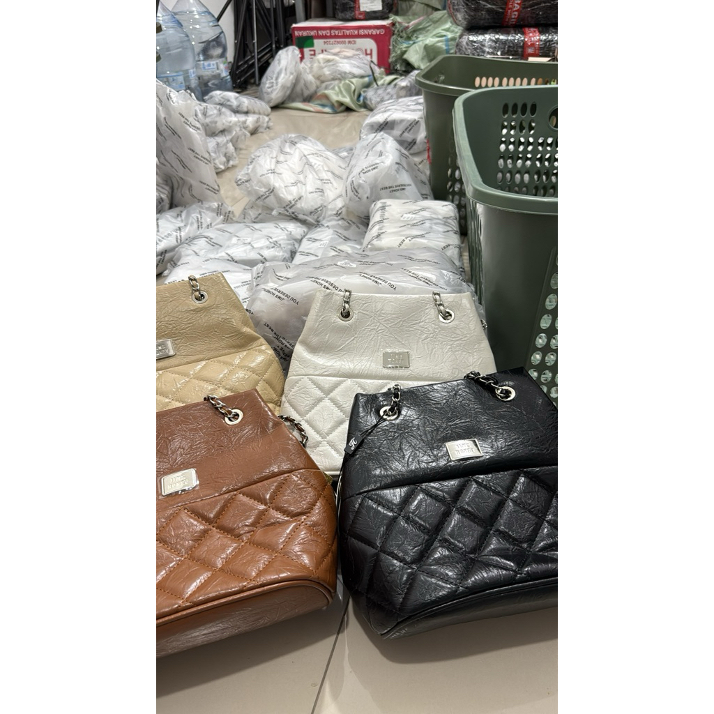 tas slempang JIMS HONEY branded original 100% tidak ori bisa UANG KEMBALI ya utk warna bisa via chat