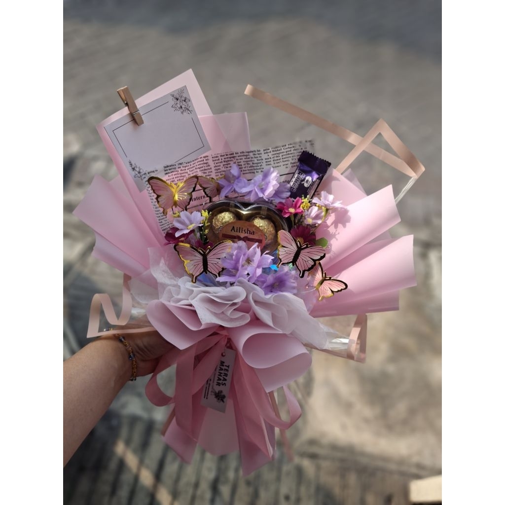 

BUKET COKLAT/ BUKET LAMPU/ BUKET BUNGA/ BUKET KUPU KUPU/ BUKET VALENTINE/ BUKET HARI IBU/ HARI GURU