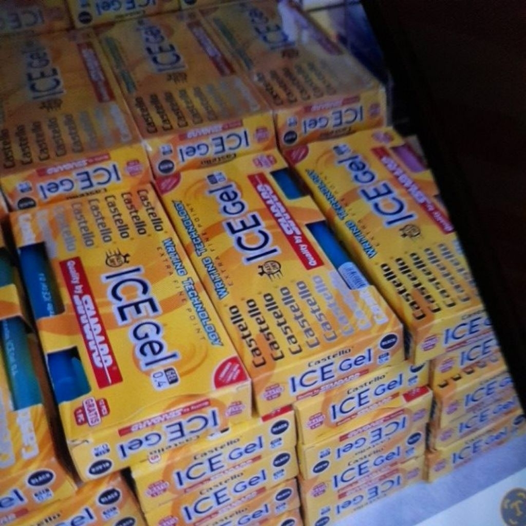 

Pulpen Ballpoint STANDARD Castello Ice Gel 0.4 mm hitam (1 Pack isi 12+1)