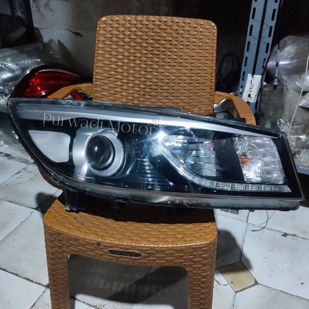 Headlamp lampu depan Kia Sedona carnaval kanan Original