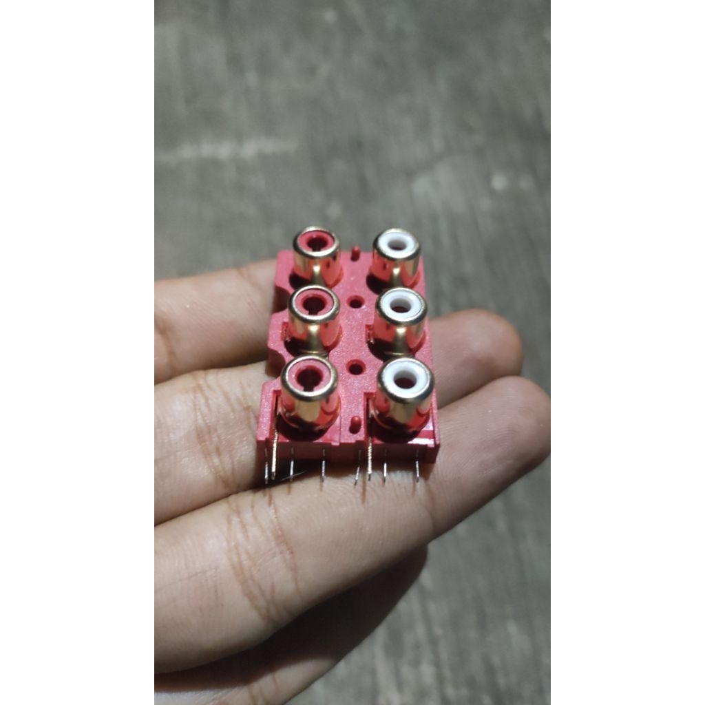 soket/socket RCA 6 lubang merah putih