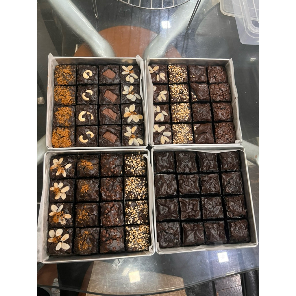 

Fudgy Brownies ukuran 20 cm * 20 cm