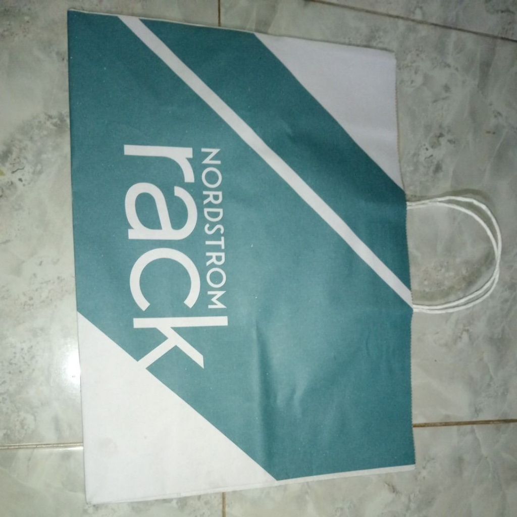 

PAPERBAG KADO/PAPERBAG BAJU/PAPERBAG SOUVENIR UKURAN 30×40cm