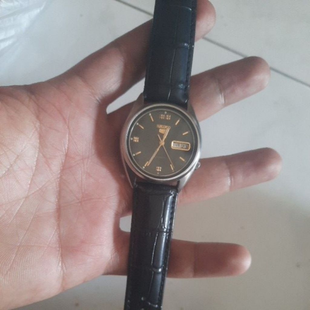 seiko 5 auto black dial