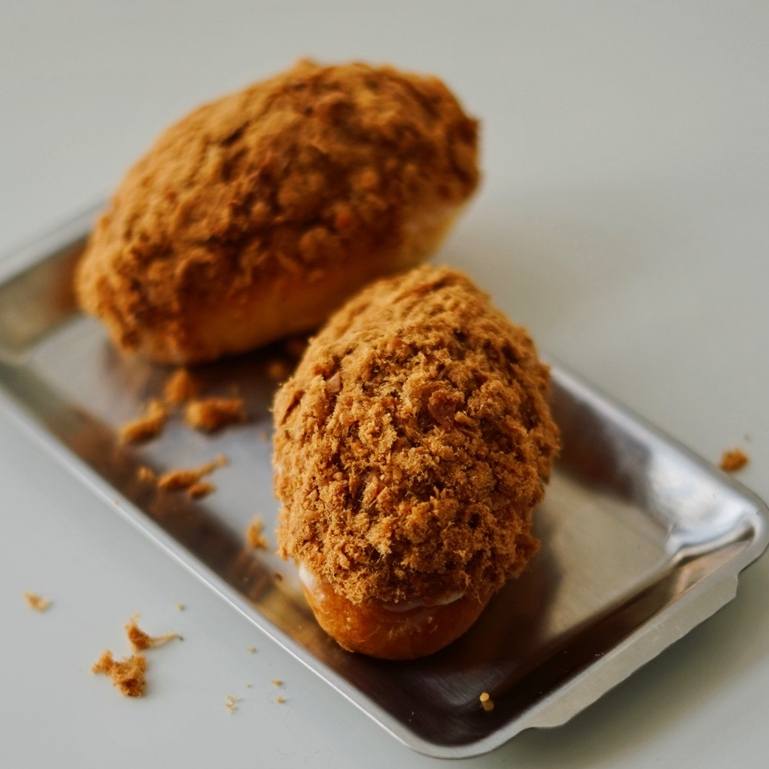 

Potato Salt Bread Abon Ayam ( 2pcs )