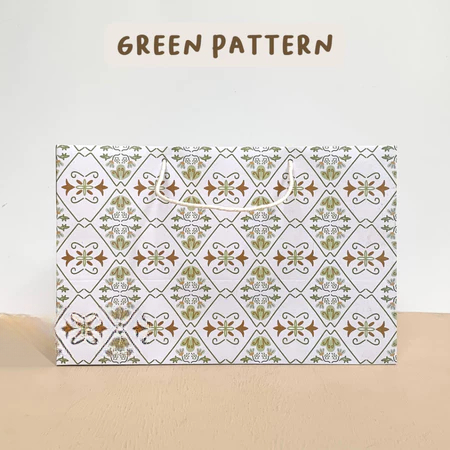 

Paperbag Motif Tas Kertas Kraft Warna Motif Goodie Bag 26.5 x 13 x 17 cm