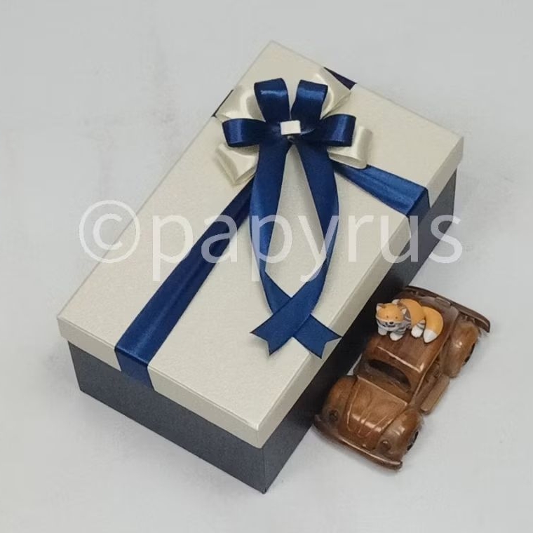 

PAPYRUS Kombinasi 15x25 Tinggi 10cm Kotak Kado Gift Box V3