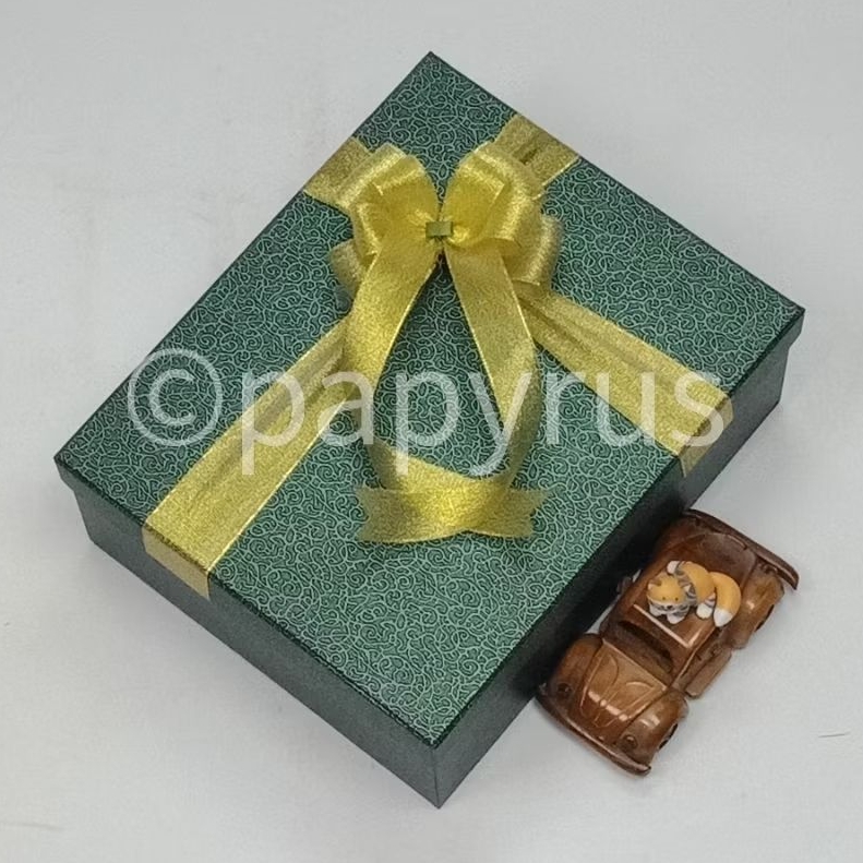 

PAPYRUS 22,5x27,5 Tinggi 10cm Kotak Kado Gift Box V2