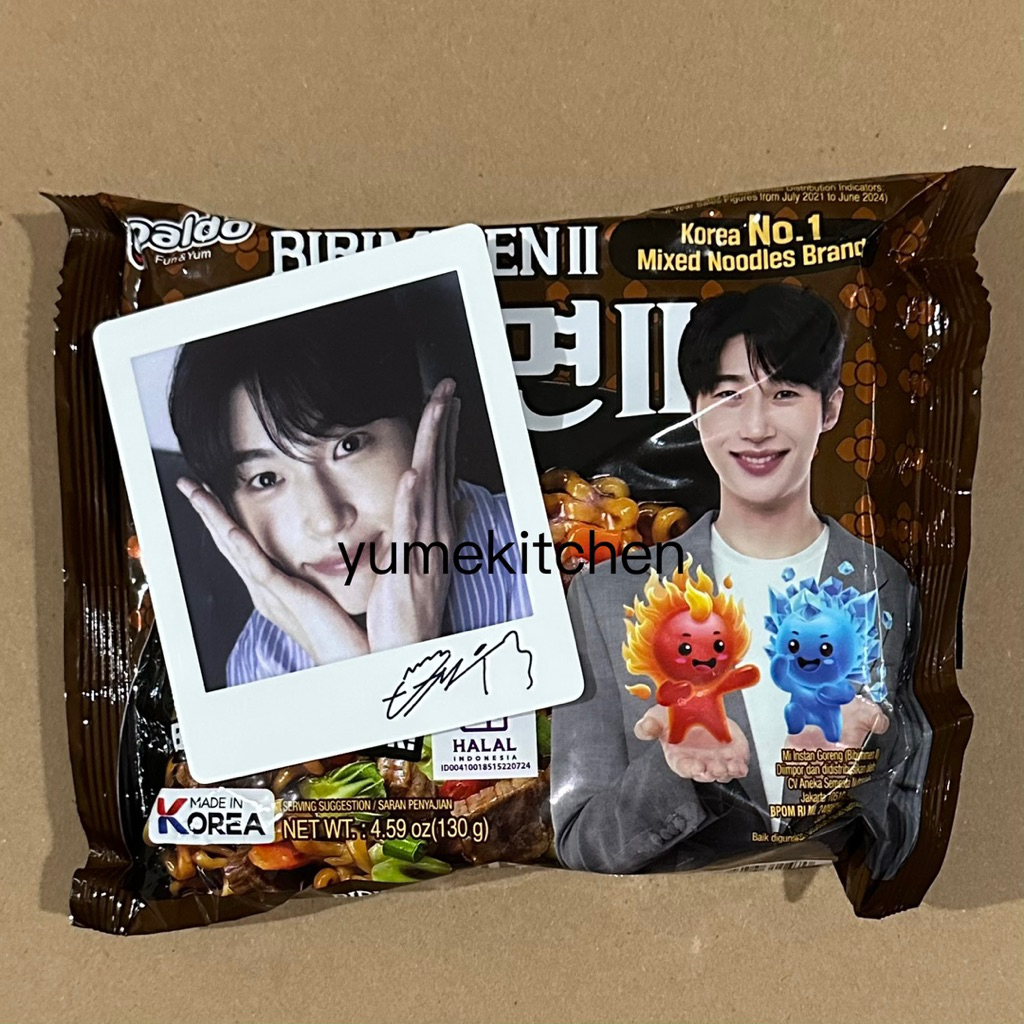 

1 pcs Byeon Woo Seok (v3) Cheek Touching Pose Photo Card + 1 Bungkus Ramen Paldo Bibimmen II Mie Korea