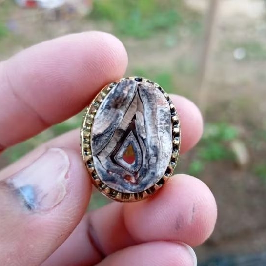 Natural cincin combong sakral