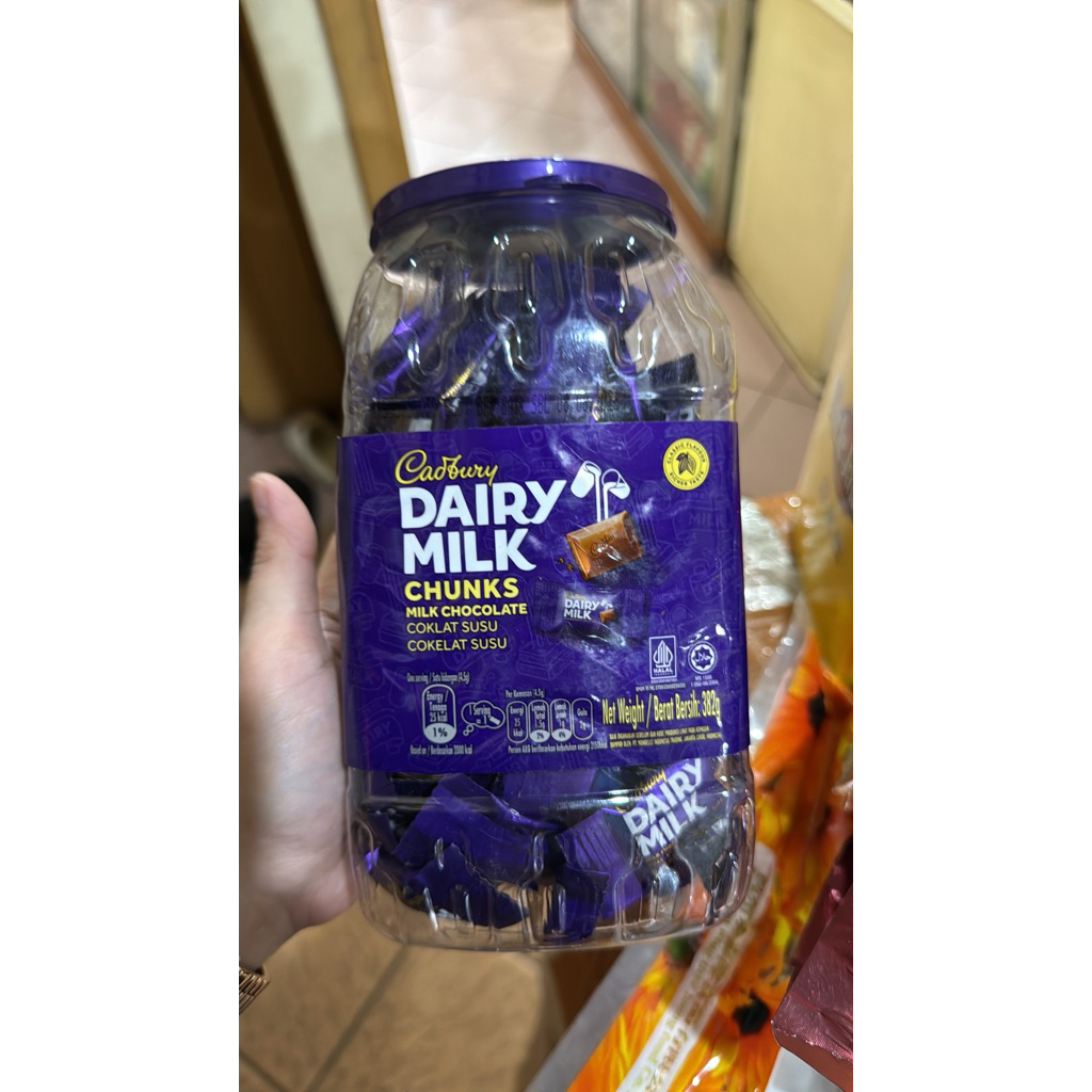 

cadbury daily milk 382 gram milk chocolate