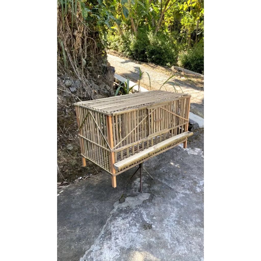 Kandang Ayam Pembesaran 1 Pintu 100x50x50 cm | Muat 25 Ekor | Bambu + Kaki Kayu | Bonus Wadah Pakan