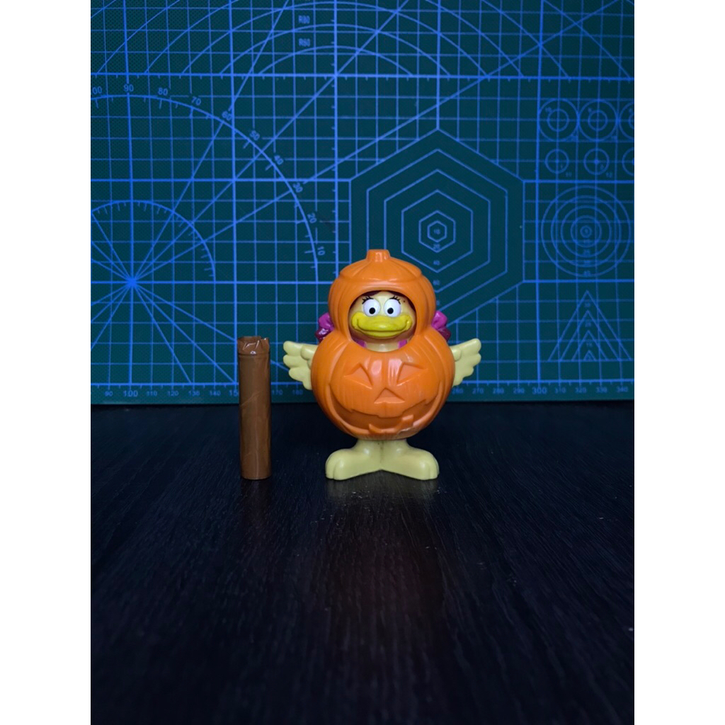 Mainan Preloved Happy Meal What Am I Going To Be For Halloween? - Birdie Pumpkin Costume Figure Vint