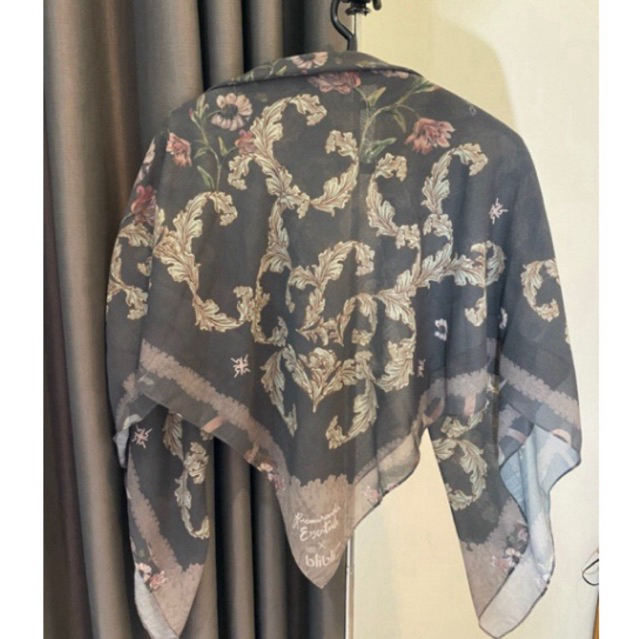 Preloved Riamiranda Scarf