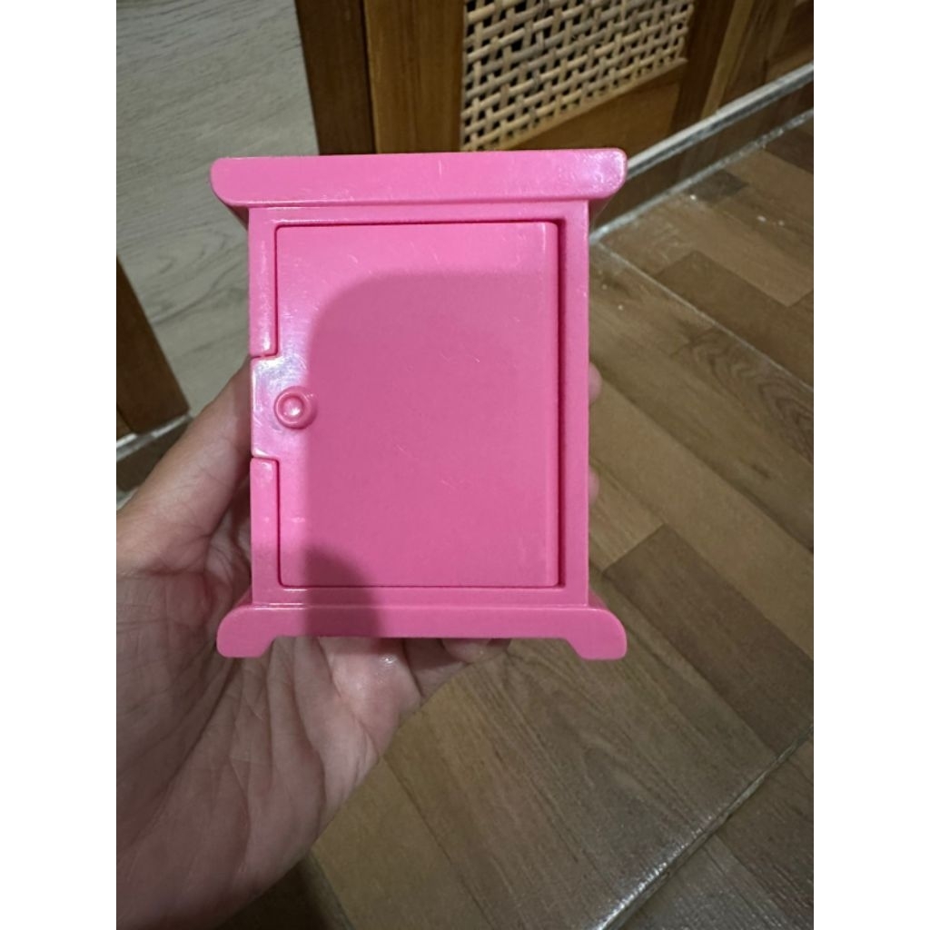 Mainan pintu ajaib Doraemon