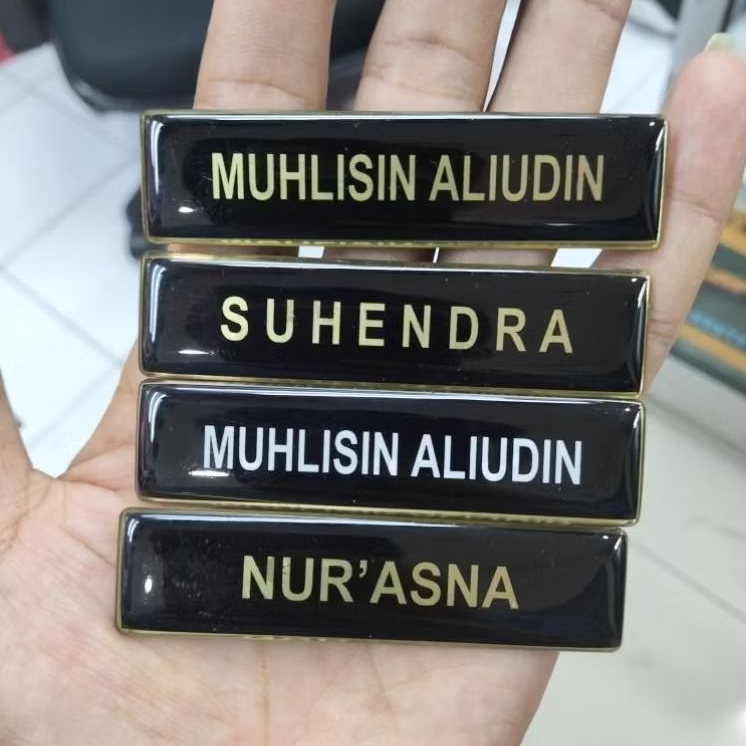 

name tag papan nama kuningan