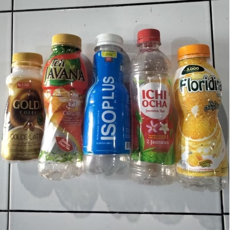 Botol bekas minuman kemasan gelas