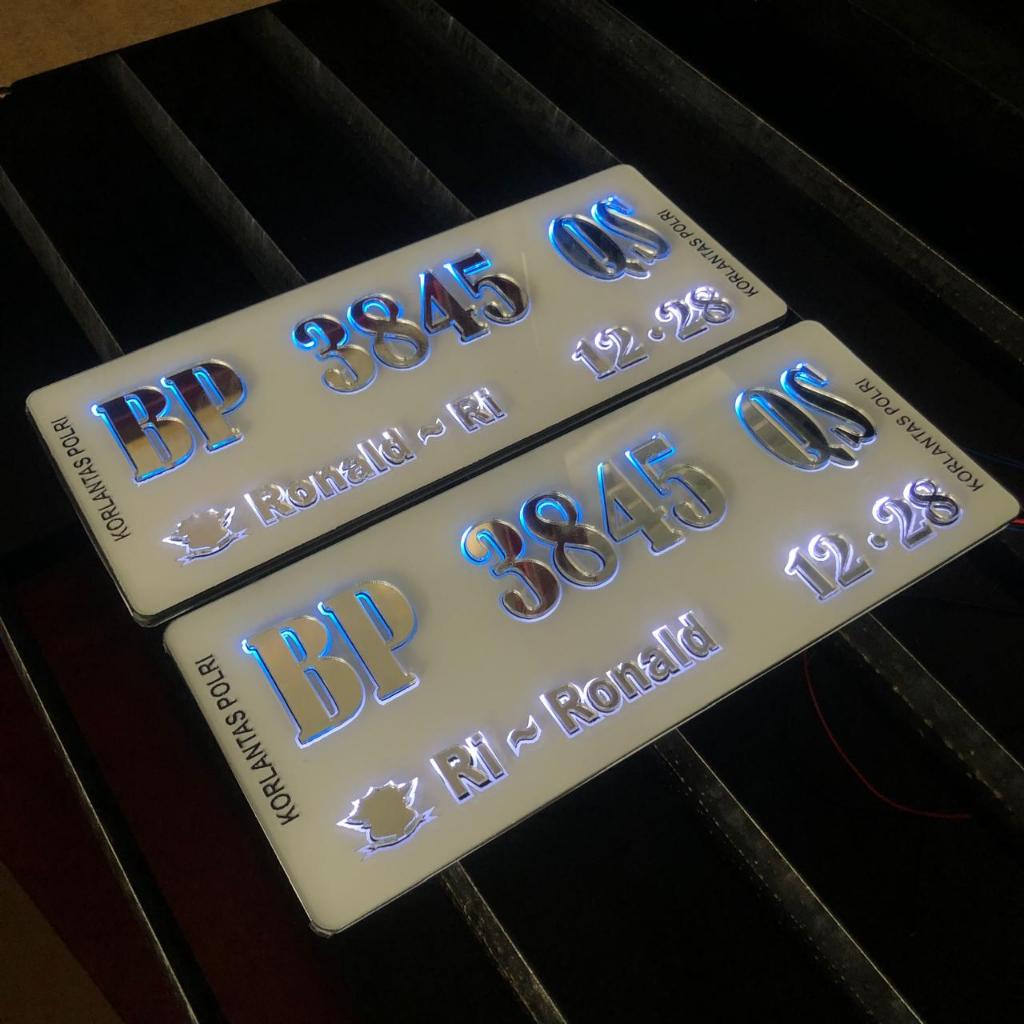 Yougz Rezeky Plat Nomor Motor Akrilik Costum / Plat Nomor Motor