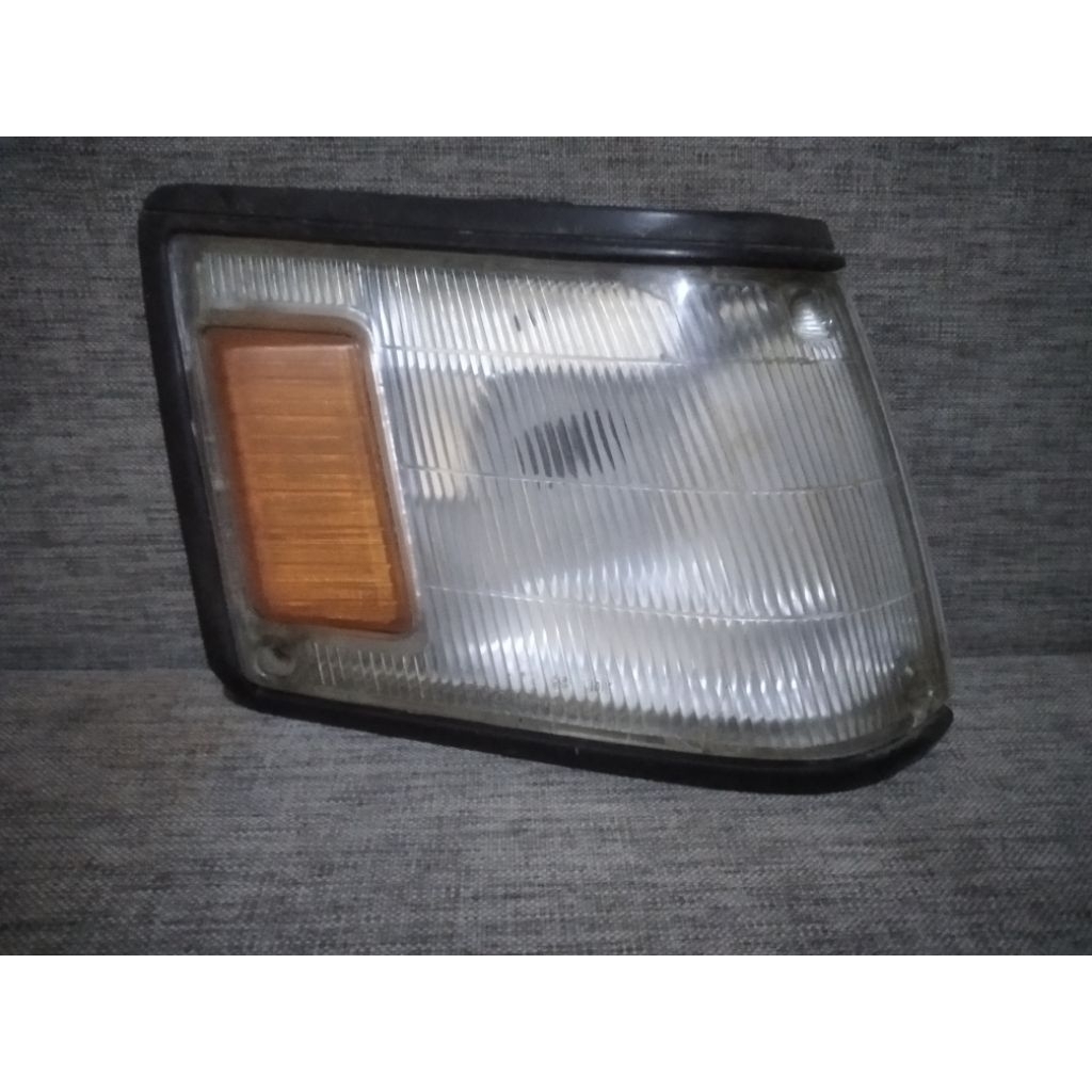 lampu sein sen Toyota Corolla E80 EE80 tahun 1986-1987 sebelah kanan