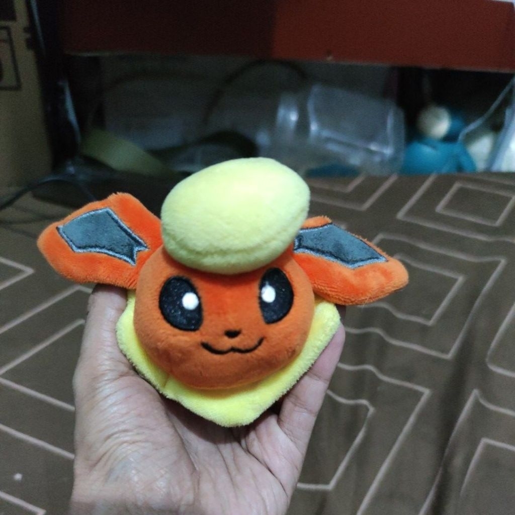 Boneka Pokemon Flareon Kecil Gantungan Lucu