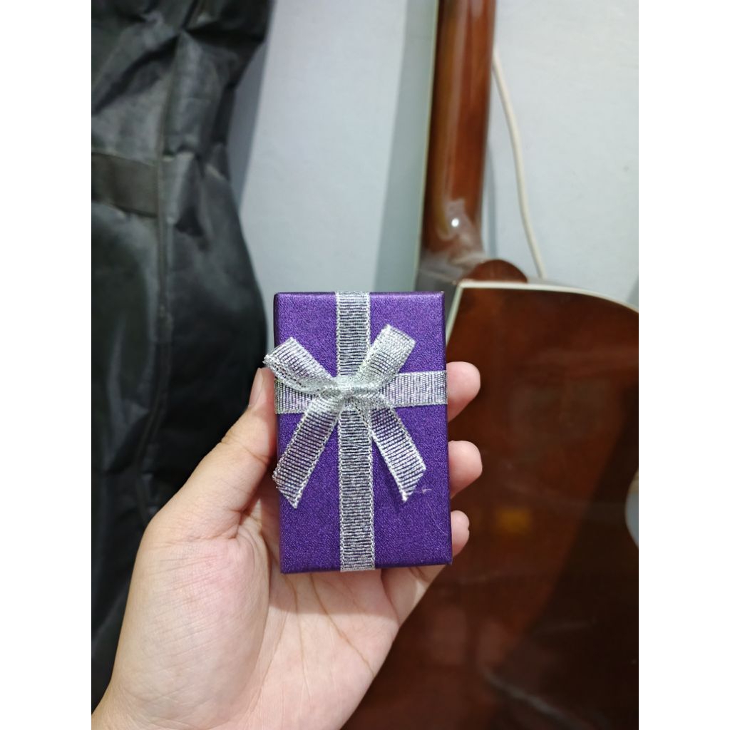 

[READY STOCK] KOTAK PERHIASAN CINCIN KALUNG ANTING WARNA UNGU PITA SILVER KECIL MINI NEW