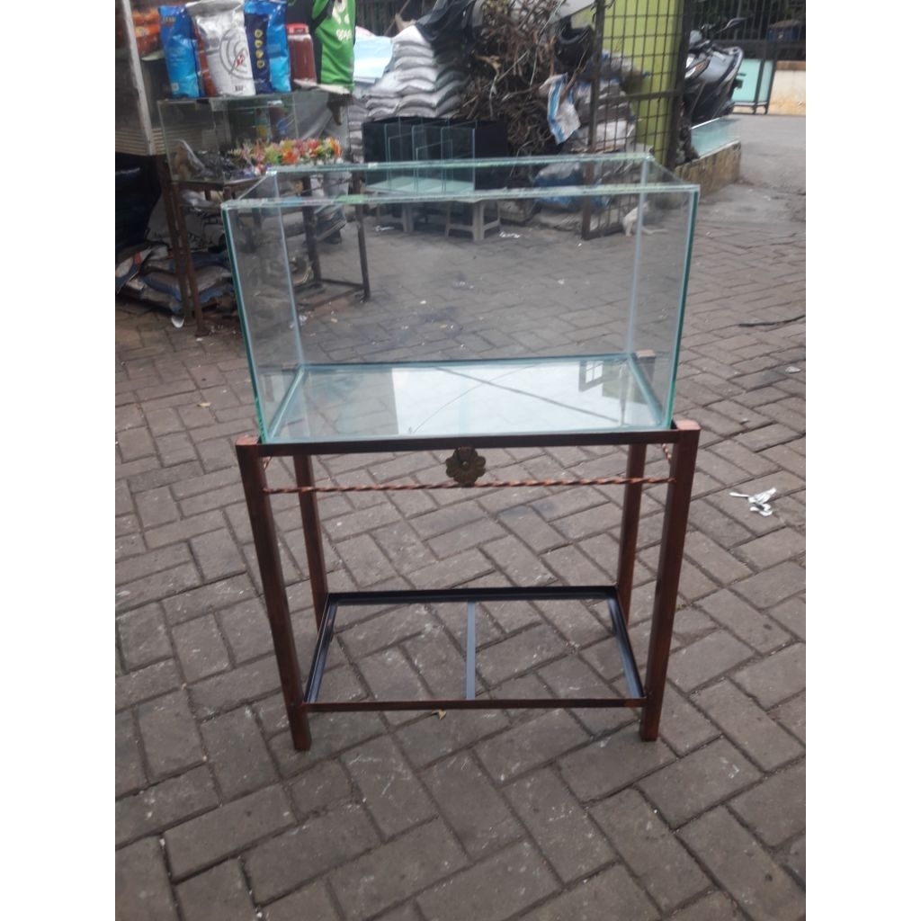 aquarium 50x30x35 kaca 5 mili dasar 8 mili dan rak 50x30x65  besi siku