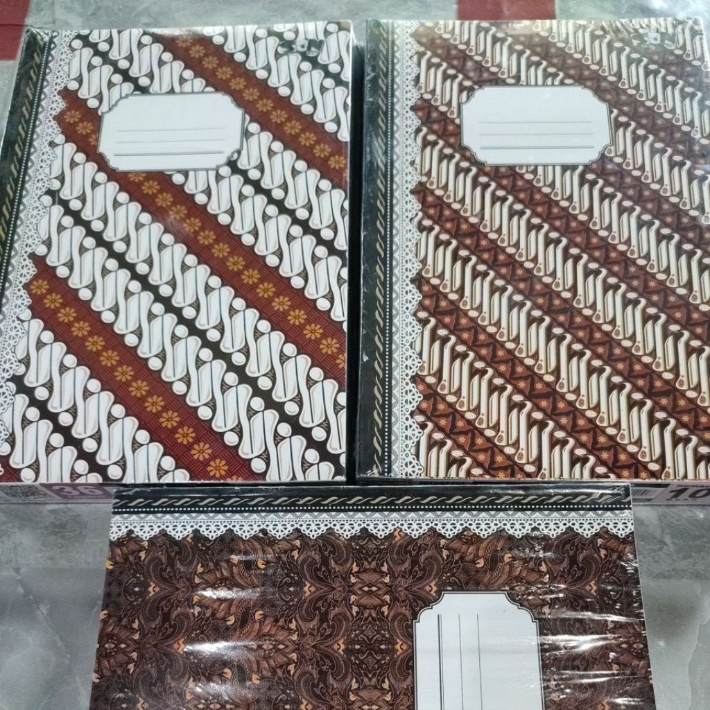 

( ISI 10 BUKU / PACK ) BUKU TULIS SON MOTIF BATIK BOXY QUARTO