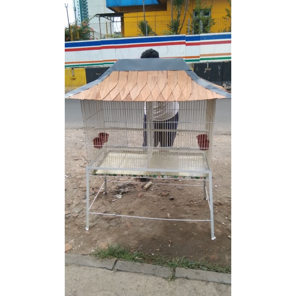 kandang burung besar sekat atap kayu ulin