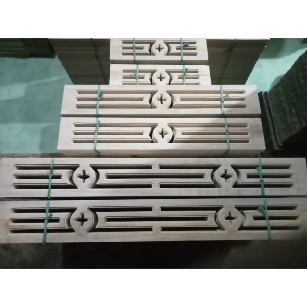 Loster .Kepingan Kayu Pentilasi Udara Rumah ( Minimalis Bintang )