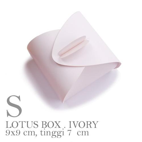 

Lotus Box Small:White Ivory 250gr Box Hampers Kue Dus Packaging Souvenir 9x9x7 cm