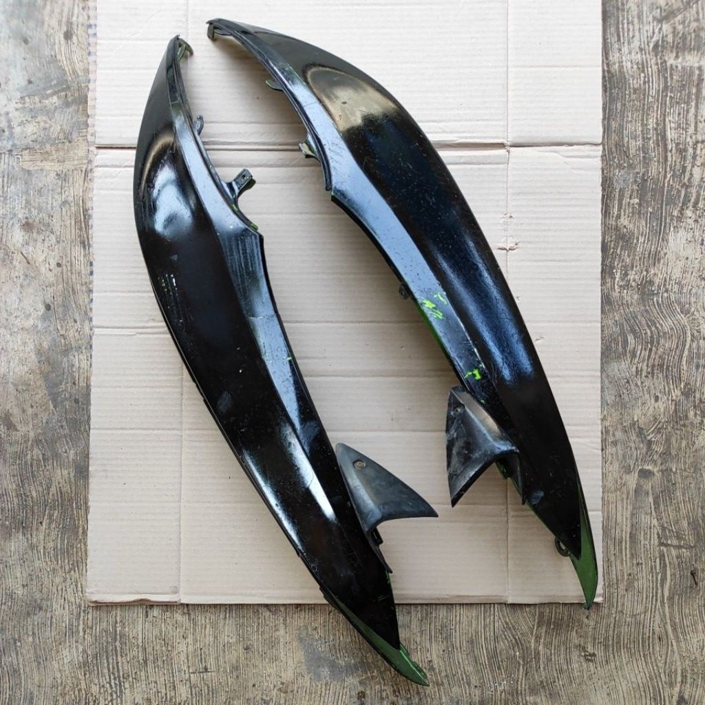 cover body belakang samping set kanan/kiri HONDA SPACY FI original KZL