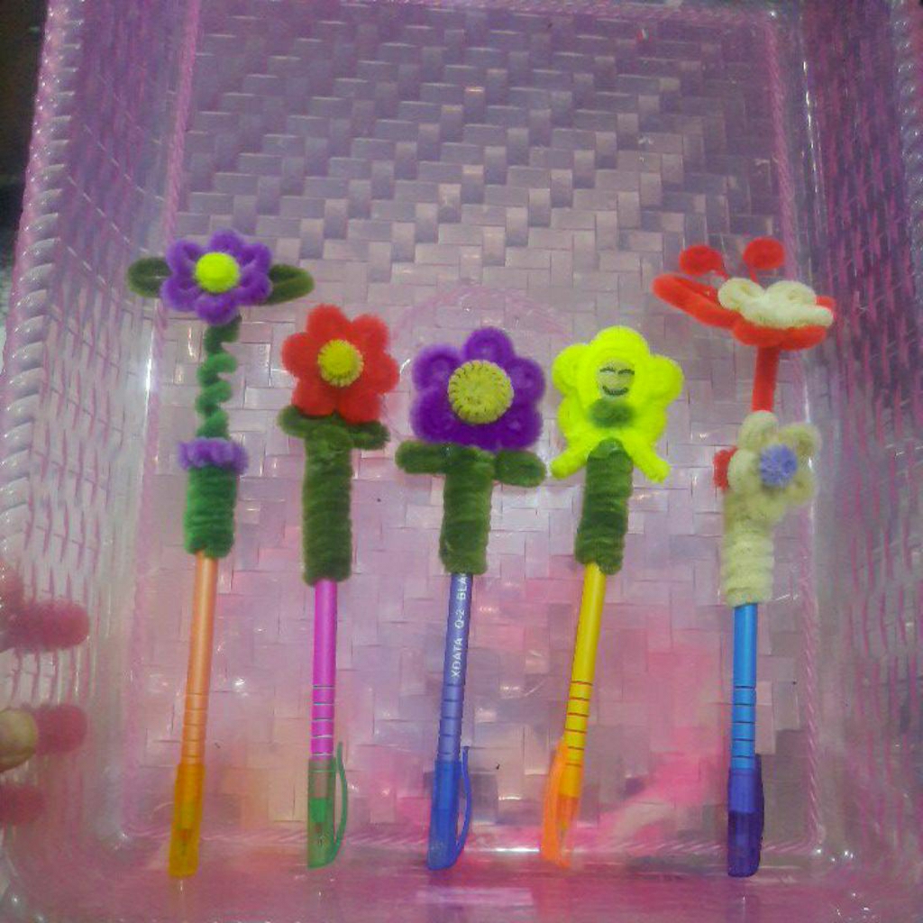 

Topper Pulpen Hiasan Pulpen Souvenir Kreasi Kawat Bulu