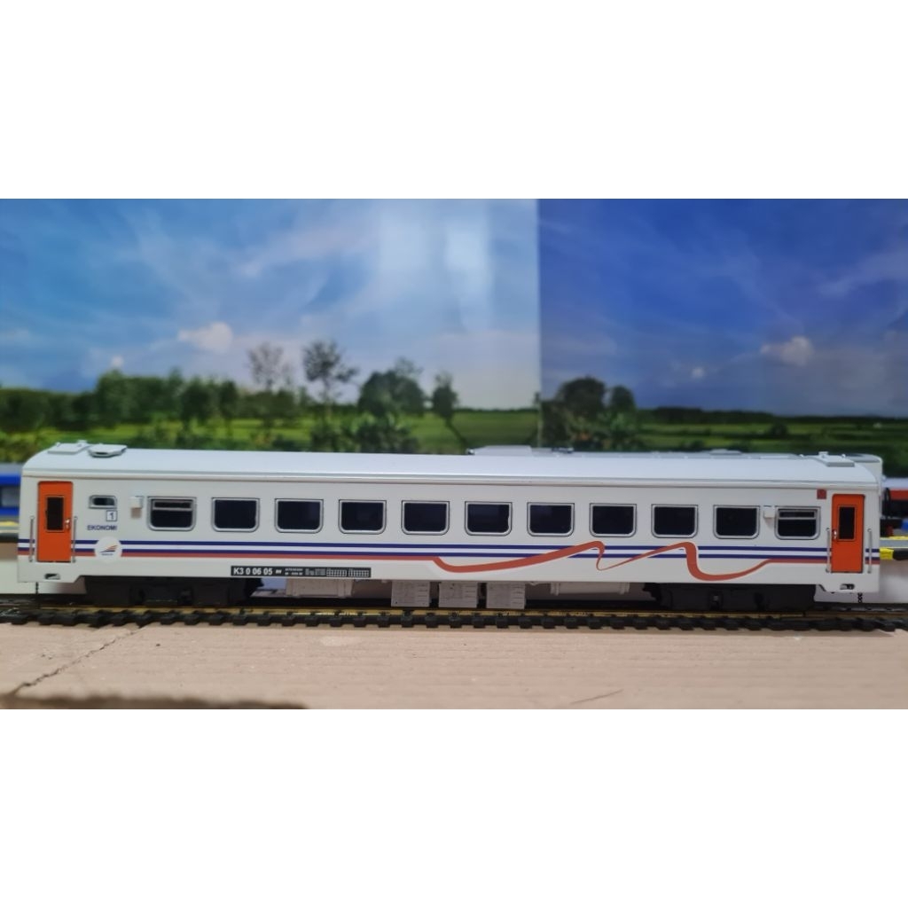 Miniatur Kereta Api / Kereta Model Gerbong Ekonomi Kemenhub Mild Steel Livery Selendang Pecut Skala 
