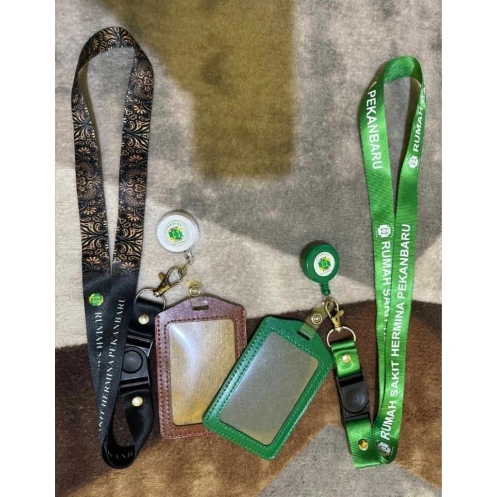 

Set Gantungan NameTag