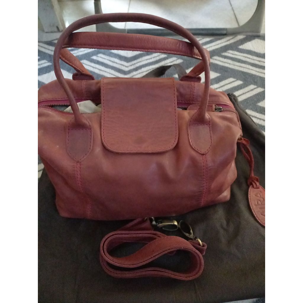 Tas kulit merk Aira jogja
