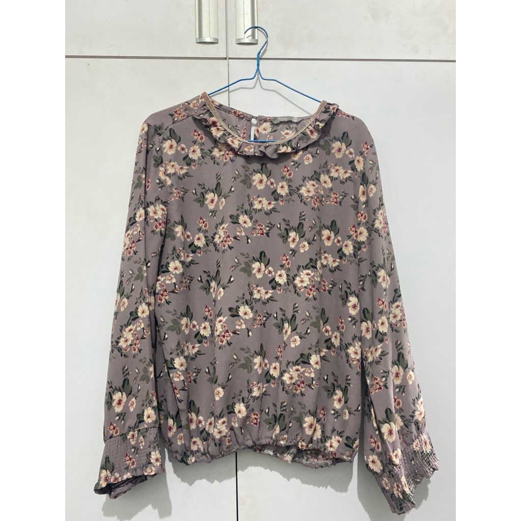 Baju Blouse Motif Bunga Merk St.Yves Preloved