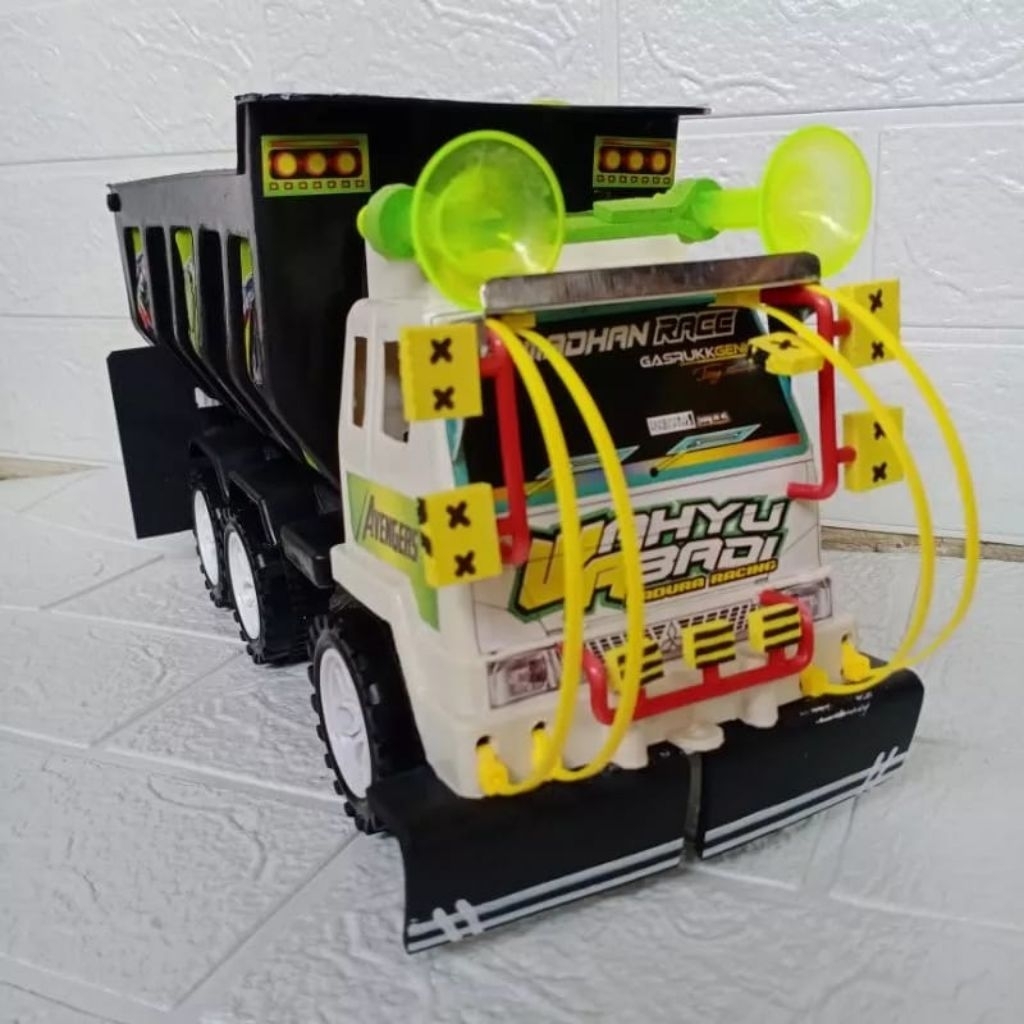 mainan truk  modifikasi muatan pasir