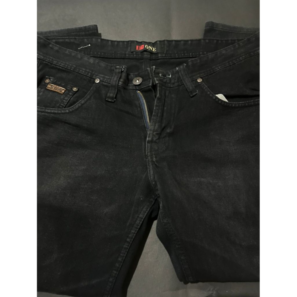 Celana Levis Wanita