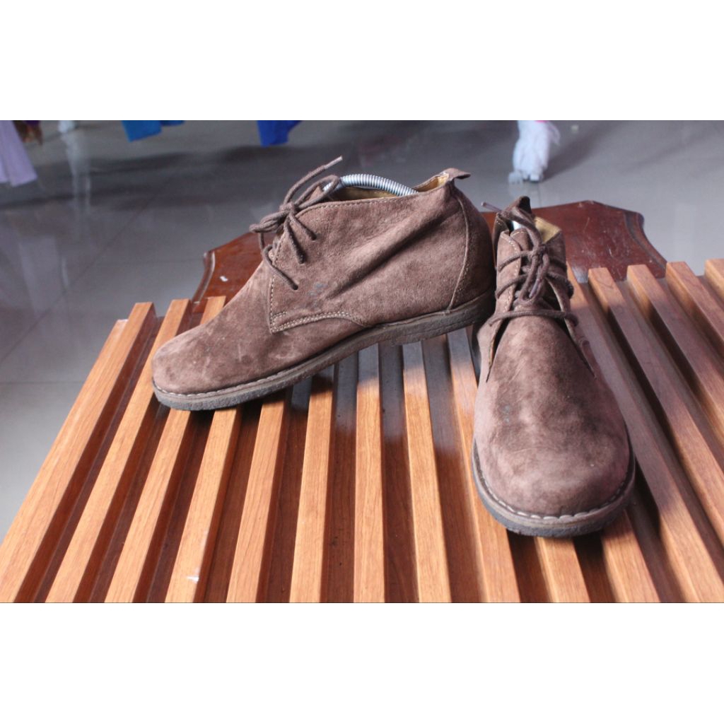 sepatu  chukka desert boot " Hush Puppies" upper suede outsole lateks crepe. size 44 ke 45  insole 2